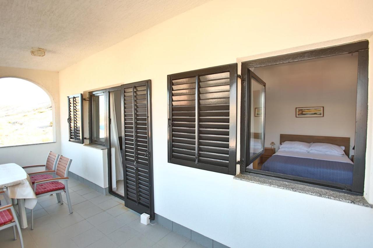 Apartman Branko Паг Екстериор снимка